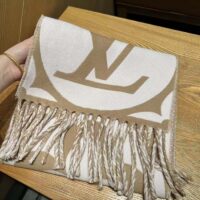 Louis Vuitton Unisex LV Medallion Scarf Beige Wool Jacquard M79213 (7)