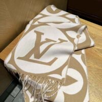 Louis Vuitton Unisex LV Medallion Scarf Beige Wool Jacquard M79213 (7)