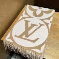 Louis Vuitton Unisex LV Medallion Scarf Beige Wool Jacquard M79213 (7)