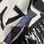 Louis Vuitton Unisex LV Medallion Scarf Black Wool Jacquard M79212 - Imagen 6