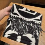 Louis Vuitton Unisex LV Medallion Scarf Black Wool Jacquard M79212 - Imagen 5