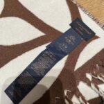 Louis Vuitton Unisex LV Medallion Scarf Brown Wool Jacquard M79215 - immagine 9