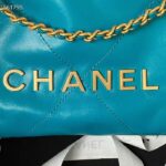 Chanel Women CC 22 Mini Handbag Shiny Calfskin Gold-Tone Metal Blue - Bild 8