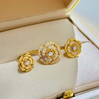 Chanel Women CC Extrait De Camelia Transformable Ring 18K Rose Gold Diamonds (2)