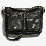 Bolso hobo Chanel CC Grand Sac en piel de becerro negra para mujer