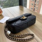 Chanel Women CC Small Flap Bag Lambskin Imitation Pearls Black - Imagen 4