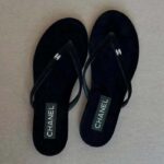 Chanel Women CC Thongs Sandal Velvet Black 0.5 CM Heel - Imagen 5