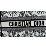 Dior Unisex Large Dior Book Tote White Black Toile De Jouy Soleil Embroidery - Imagen 9