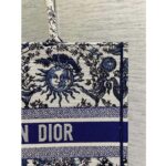 Dior Unisex Medium Book Tote White Navy Blue Toile De Jouy Soleil Embroidery - Imagen 9