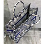 Dior Unisex Medium Book Tote White Navy Blue Toile De Jouy Soleil Embroidery - Imagen 6