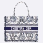 Dior Bolso tote mediano unisex con bordado Toile De Jouy Soleil blanco azul marino