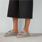 Gucci Unisex GG Interlocking G Slide Sandal Grey Textured Rubber - Imagen 12