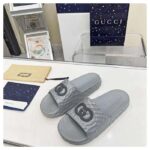 Gucci Unisex GG Interlocking G Slide Sandal Grey Textured Rubber - Imagen 4