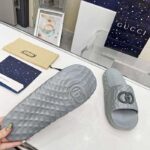 Gucci Unisex GG Interlocking G Slide Sandal Grey Textured Rubber - Imagen 10
