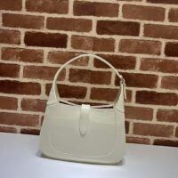Gucci Women GG Jackie Small Shoulder Bag Ivory Patent Leather Hook Closure (2)