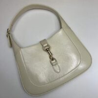 Gucci Women GG Jackie Small Shoulder Bag Ivory Patent Leather Hook Closure (2)