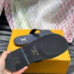 Louis Vuitton LV Unisex Oasis Mule Black Monogram-Embossed Grained Calf Leather 1ACHJ6 - Bild 9