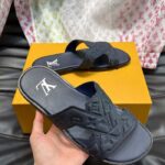 Louis Vuitton LV Unisex Oasis Mule Black Monogram-Embossed Grained Calf Leather 1ACHJ6 - Bild 7