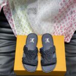 Louis Vuitton LV Unisex Oasis Mule Black Monogram-Embossed Grained Calf Leather 1ACHJ6 - Bild 4