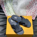 Louis Vuitton LV Unisex Oasis Mule Black Monogram-Embossed Grained Calf Leather 1ACHJ6 - Bild 3