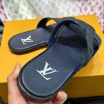 Louis Vuitton LV Unisex Oasis Mule Black Monogram-Embossed Grained Calf Leather 1ACHJ6 - Bild 6