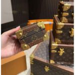 Louis Vuitton LV Unisex Pyramid Trunk Brown Monogram Coated Canvas M10052 - immagine 17