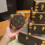 Louis Vuitton LV Unisex Pyramid Trunk Brown Monogram Coated Canvas M10052 - immagine 12