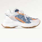 Louis Vuitton LV Unisex Run 55 Sneaker Blå Monogram Denim Kalvläder 1ACHTV
