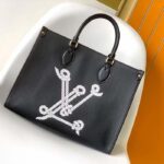 Louis Vuitton Unisex LV OnTheGo MM Black Grained Calfskin Hook Closure - Bild 3