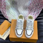 Louis Vuitton Unisex LV Trainer Sneaker White Monogram-Embossed Calf Leather 1ACR5K – Bild 4