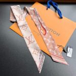 Louis Vuitton Unisex LV Ultimate Monogram BB Bandeau Dune Silk Inkjet Print M79588 - immagine 2