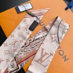 Louis Vuitton Unisex LV Ultimate Monogram BB Bandeau Dune Silk Inkjet Print M79588 - immagine 6