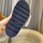 Louis Vuitton Unisex Pool Pillow Flat Comfort Mule Beige Monogram Jacquard 1ACJ01 - immagine 10