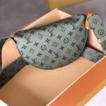 Louis Vuitton Unisex LV Moon Crossbody Khaki Green Vermillion Red Monogram Canvas M23838 - Bild 5