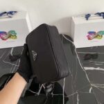 Prada Unisex Re-Nylon Saffiano Shoulder Bag Zipper Closure Fabric Leather - immagine 8