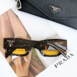 Prada Unisex Sunglasses Prada Logo Frame Compatible Graduated Lenses Standard Fit - Bild 4