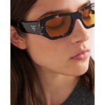 Prada Unisex Sunglasses Prada Logo Frame Compatible Graduated Lenses Standard Fit - Bild 9