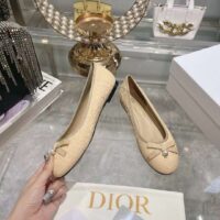 Dior CD Women Dior Ballet Flat Natural Cannage Raffia Grosgrain Bow Resin Pearl (7)