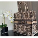 Dior Unisex Large Dior Book Tote Beige Black Toile De Jouy Soleil Embroidery - Bild 3