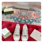 Gucci Unisex GG Canvas Sneaker Beige Ebony Original GG Canvas Lace Up Flat - Imagen 5