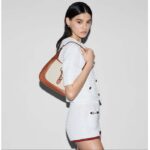 Gucci Women GG Jackie Small Shoulder Bag White Canvas Brown Leather Hook Closure - Imagen 11