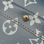 Louis Vuitton LV Unisex Alpha Messenger Agave Blue Taiga Cowhide Leather Monogram Coated Canvas M31016 - Image 7