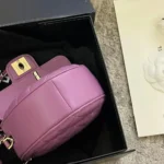 Chanel Dam CC Hjärtformad Väska Lila Kalvskinn Läder Guldtonad Metall