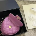 Chanel Dam CC Hjärtformad Väska Lila Kalvskinn Läder Guldtonad Metall