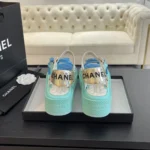 Sandales à bout ouvert Chanel pour femme en cuir de veau Aqua