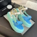 Sandales à bout ouvert Chanel pour femme en cuir de veau Aqua