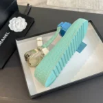 Sandales à bout ouvert Chanel pour femme en cuir de veau Aqua