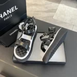 Chanel Dam Sandaler med öppen tå i kalvskinn, svartvitt