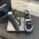 Chanel Dam Sandaler med öppen tå i kalvskinn, svartvitt