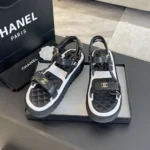 Chanel Dam Sandaler med öppen tå i kalvskinn, svartvitt